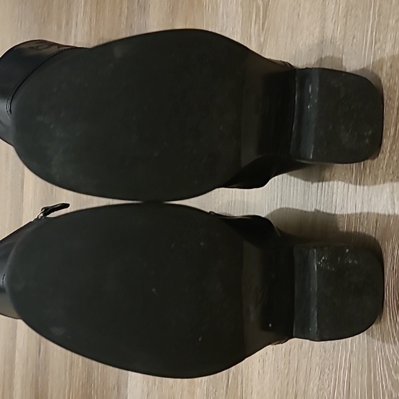 Tory Burch Marlene Riding boot 8.5, black leather with pebbled shaft. - Picture 5 of 13